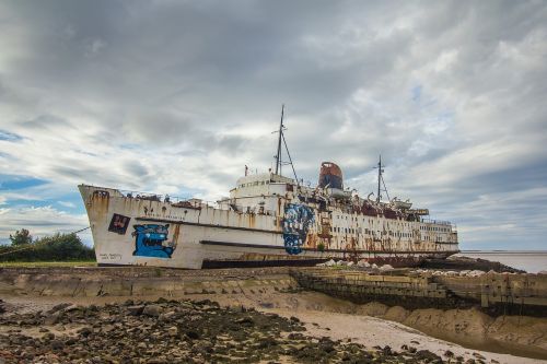 abandoned ship port history