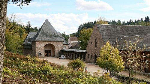 abbey stone that turns abbey burgundy