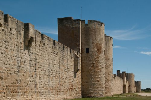 acute dead ramparts wall
