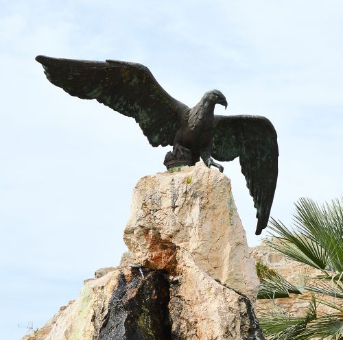 adler sculpture bird