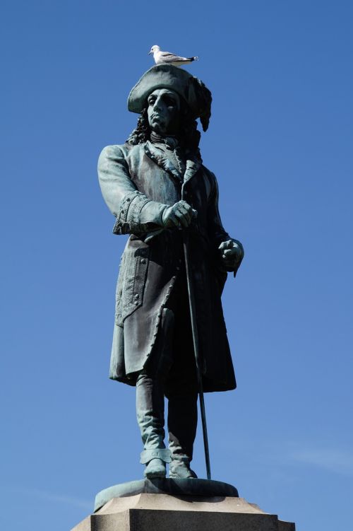 admiral statue man