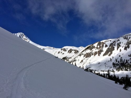 adventure snow skiing