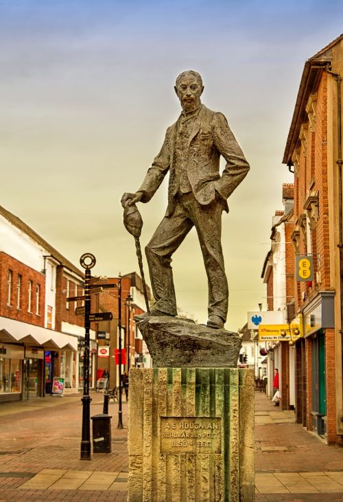 ae housman statue poet