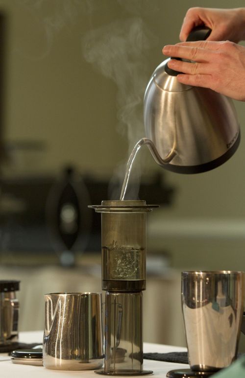 coffee making aero press coffee