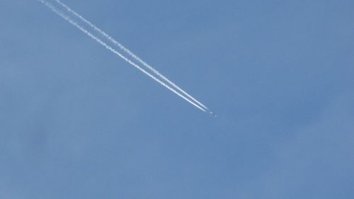 aeroplane sky vapour trail