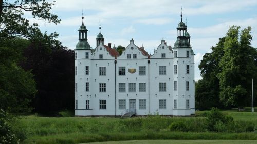 ahrensburg castle architecture