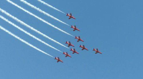 air plane red arrows flying