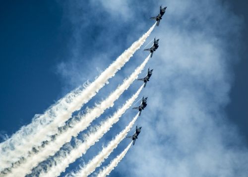 air show thunderbirds formation