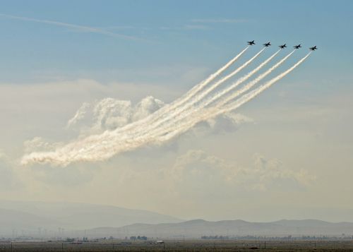 air show thunderbirds formation