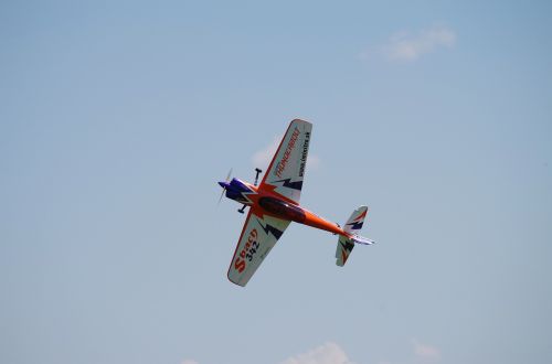 aircraft model flying