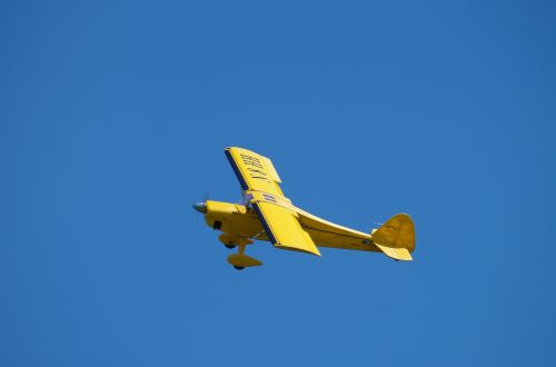 aircraft model flying