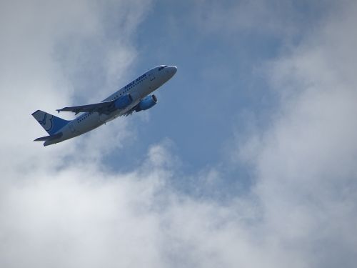 aircraft start clouds