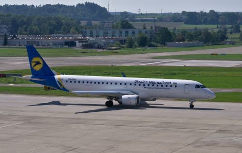 embraer 190 ukraine airlines aircraft