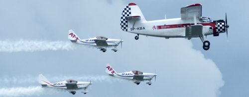 aircraft stunts air show