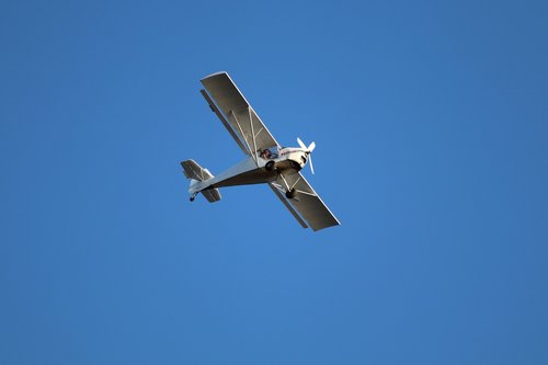 aircraft  flying  propeller