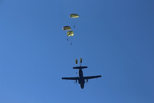 aircraft  parachutes  jump