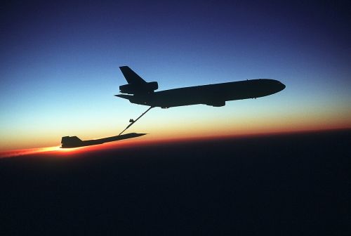 aircraft blackbird refueling sr-71