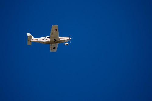 airplane flying propeller