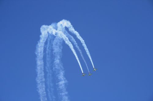 airshow air display aerobatic maneuvres
