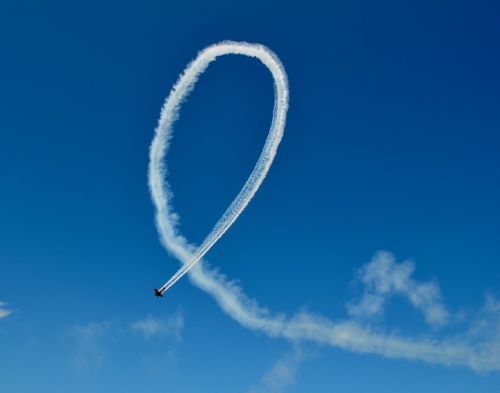 airshow airplane smoke