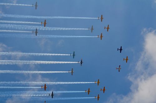 airshow formation smoke