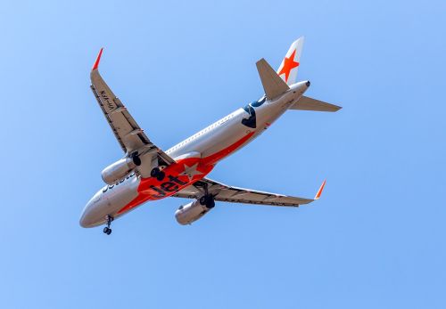 airways jetliner landing in townsville townsville airport