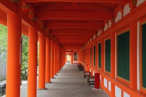 aisle  columns  orange