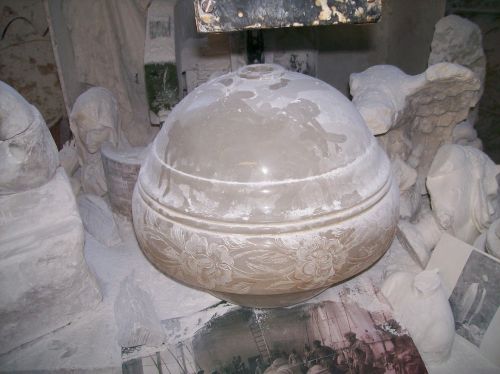 alabaster vase urn