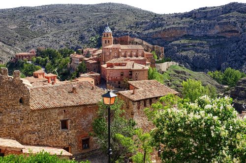 albarracin village valley