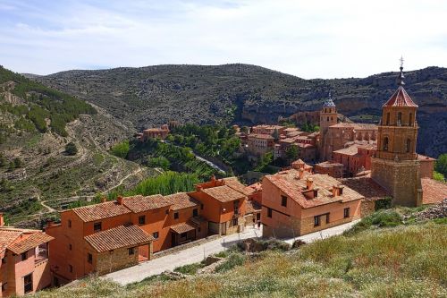 albarracin village valley