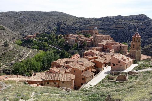 albarracin village valley