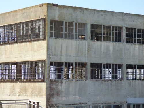 alcatraz san francisco abandoned building