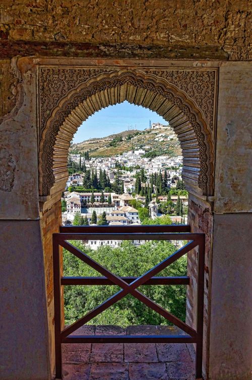 alhambra arches moorish