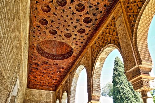 alhambra ceiling arches