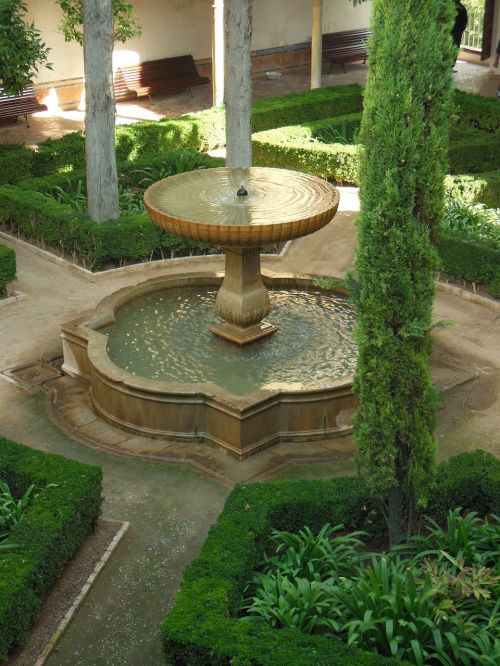 alhambra fountain spain