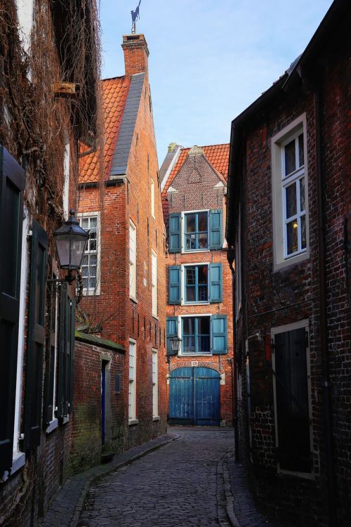 alley old town empty