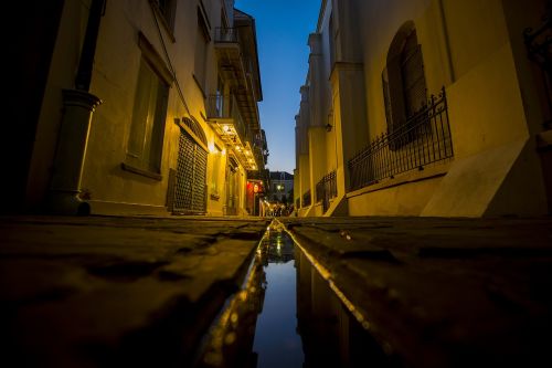 alley night city