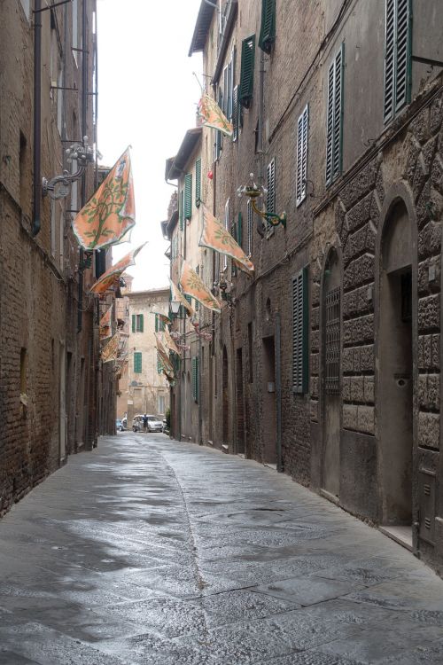 alley middle ages siena