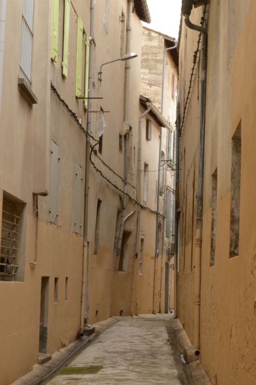 alleyway avignon france