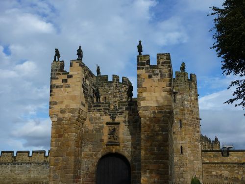 alnwick castle castle gate