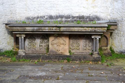 altar ruin church