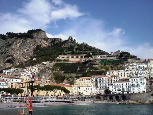 amalfi coast italy sea