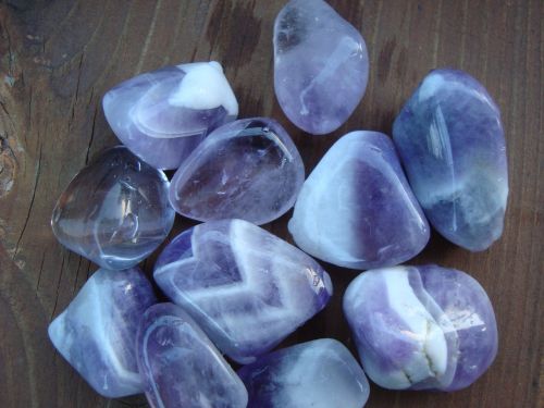 amathyst crystals stones