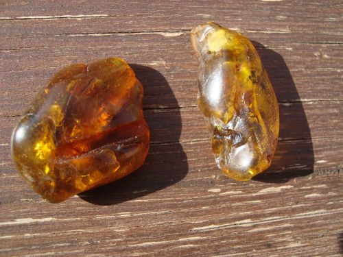amber crystals stones
