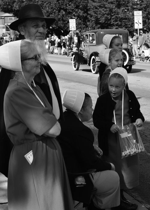 amish family parade