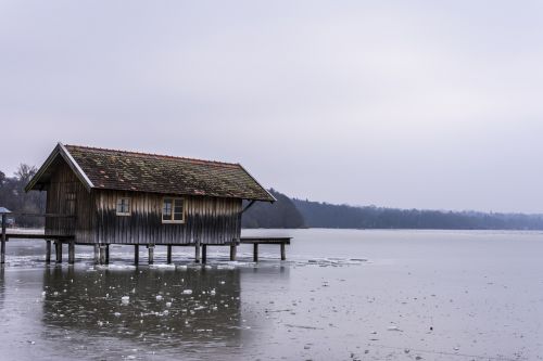 ammersee boat house frozen