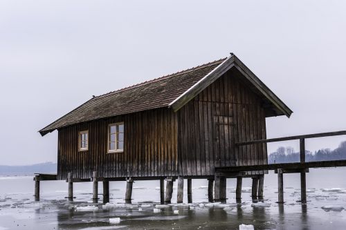 ammersee boat house frozen