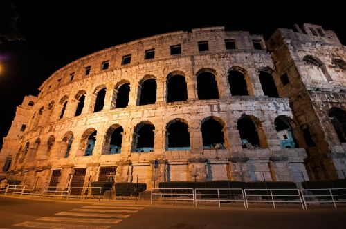 amphitheatre ancient lights