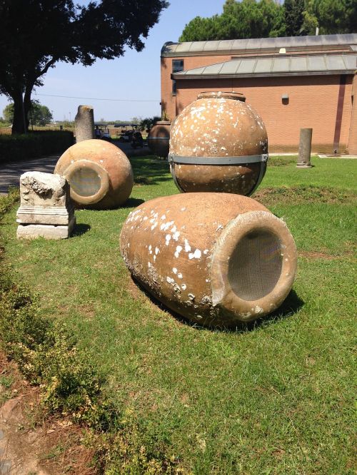 amphorae wine barrel ancient times