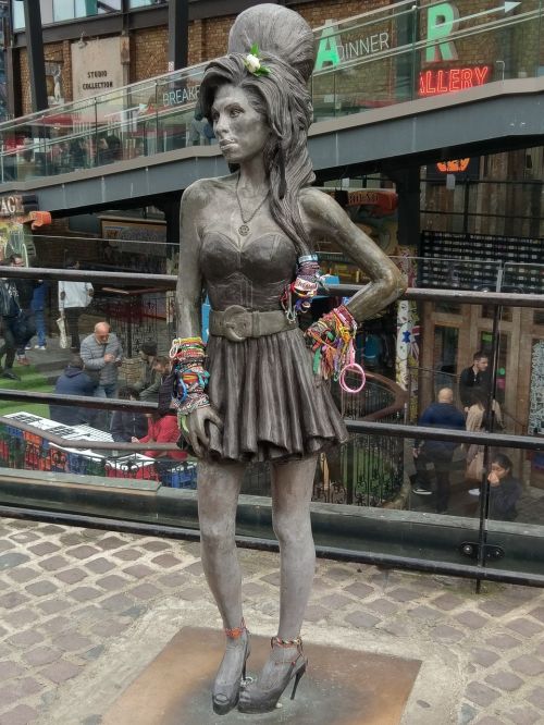 amy winehouse the statue camden